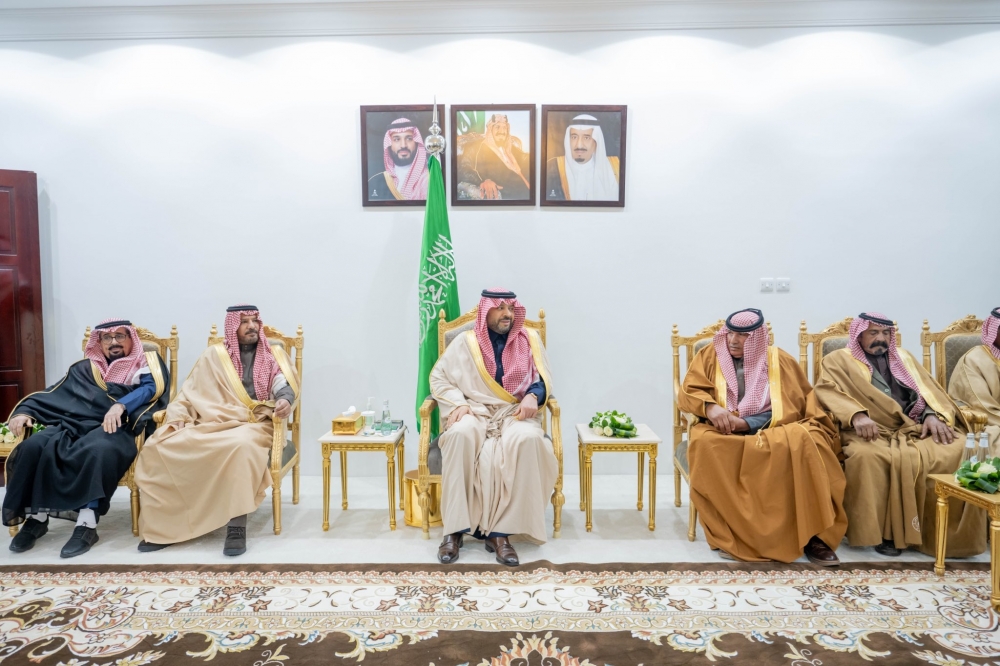سمو أمير منطقة الحدود الشمالية يستقبل المواطنين بمحافظة طريف