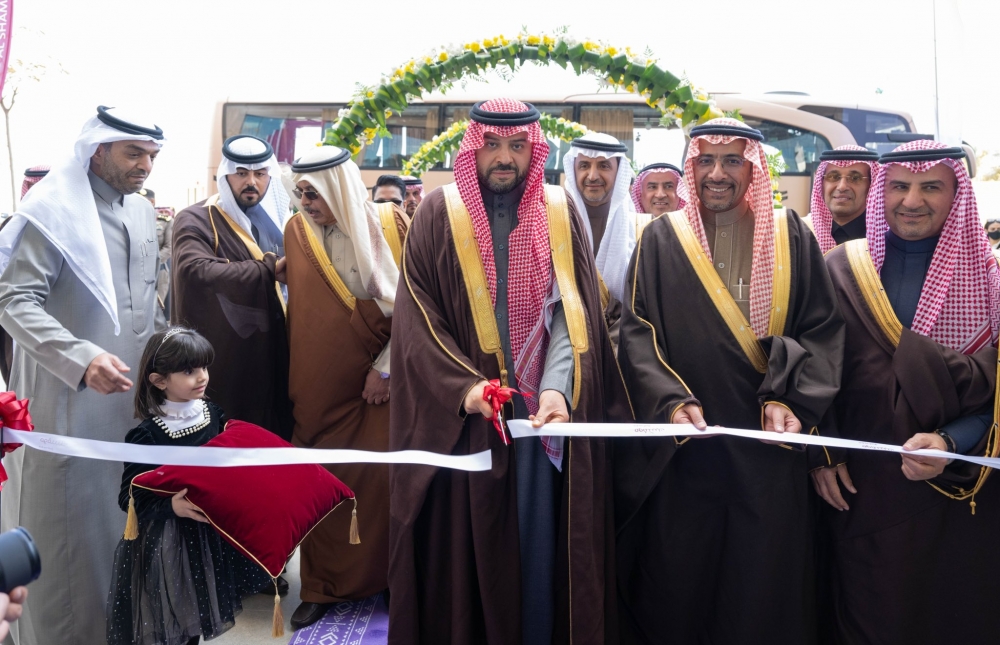 سمو أمير الحدود الشمالية يفتتح فندق