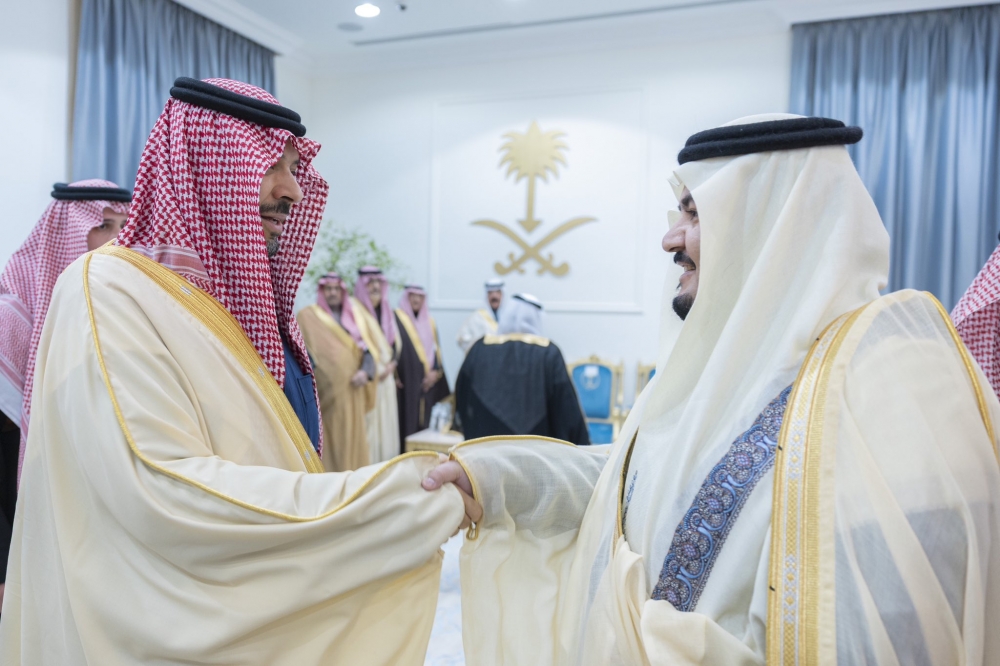 سمو أمير الحدود الشمالية يستقبل المهنئين بشهر رمضان