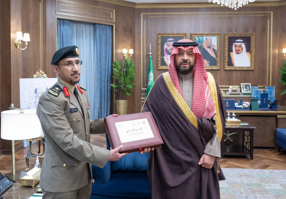 سمو أمير الحدود الشمالية يتسلّم التقرير الإحصائي السنوي لأعمال شرطة المنطقة