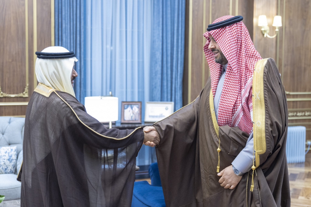 سمو أمير الحدود الشمالية يتسلَّم التقرير السنوي لأنشطة النادي الأدبي الثقافي لعام 2025