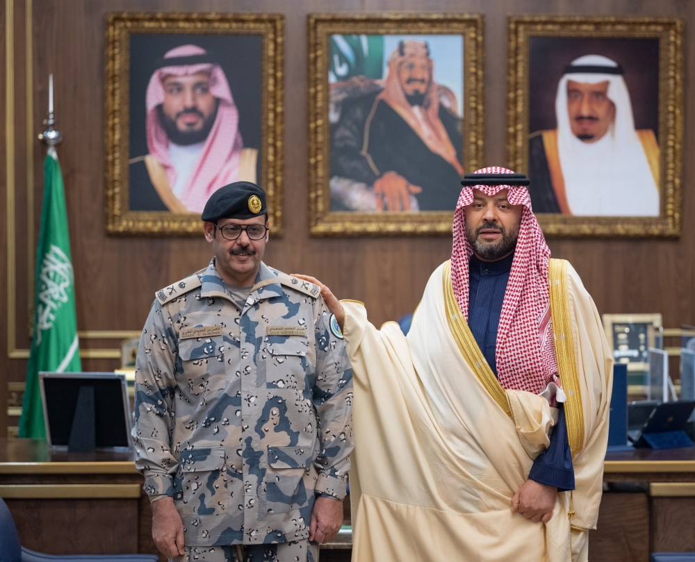 الأمير فيصل بن خالد بن سلطان يتسلّم تقريرًا عن أعمال حرس الحدود ويقلّد مساعد القائد رتبته الجديدة