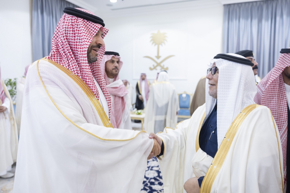 سمو أمير الحدود الشمالية يستقبل المهنئين بعيد الفطر