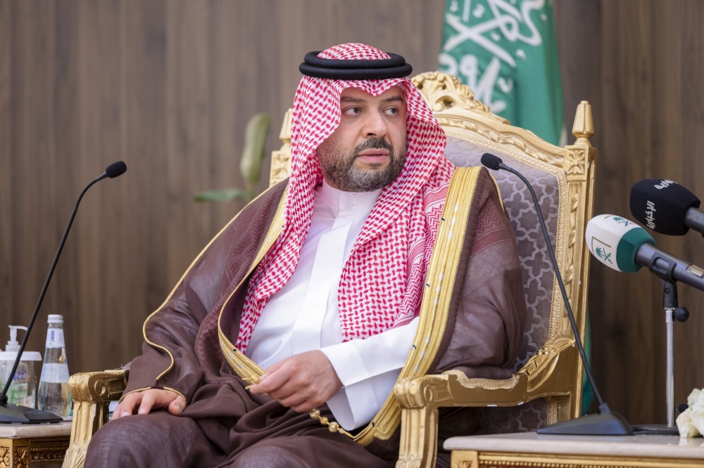 سمو أمير الحدود الشمالية يستقبل المسؤولين والمواطنين في محافظة رفحاء