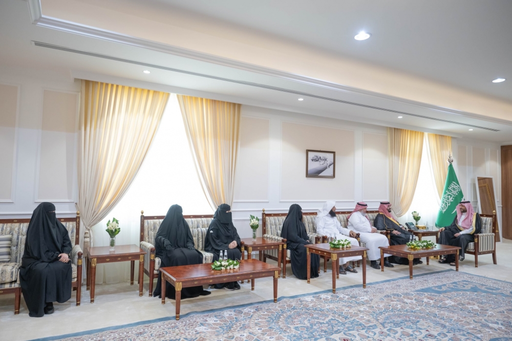 سمو أمير الحدود الشمالية يهنئ الثانوية الأولى للبنات برفحاء بمناسبة حصولها على تصنيف التميز