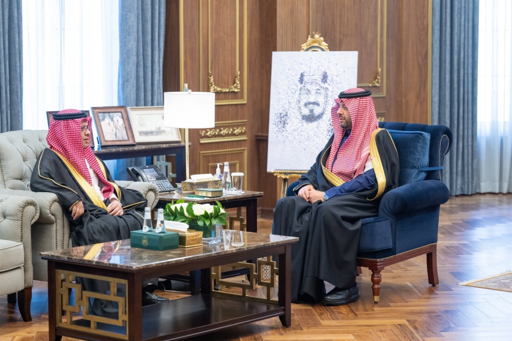سمو أمير الحدود الشمالية يستقبل مدير بنك التنمية الاجتماعية بالمنطقة المُعيّن حديثًا