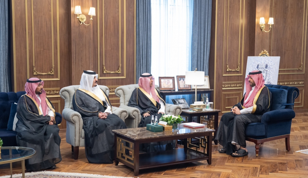 سمو أمير الحدود الشمالية يستقبل مدير فرع هيئة الهلال الأحمر بالمنطقة