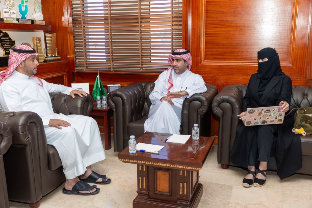 مدير عام فرع وزارة البيئة والمياه والزراعة بمنطقة الحدود الشمالية يستقبل وكيل الخدمات بأمانة المنطقة