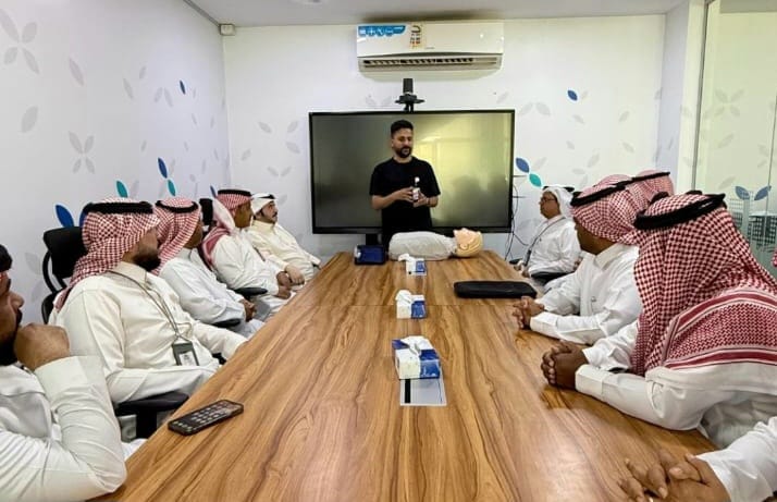 الهلال الأحمر بالحدود الشمالية يُنفّذ فرضية ميدانية لتعزيز السلامة الإسعافية