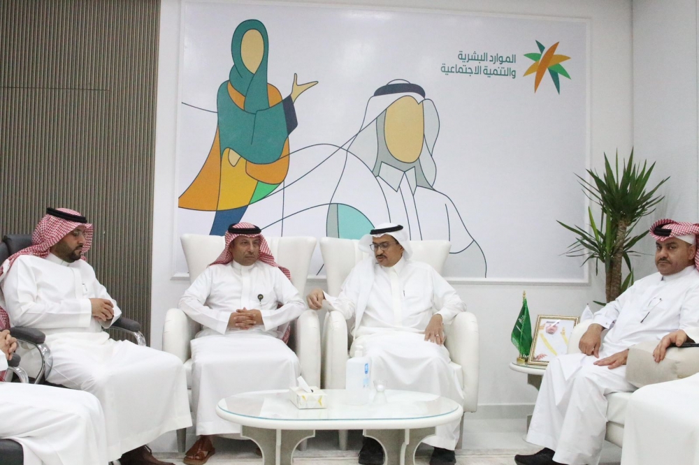 وفد اللجنة الوطنية للجان العمالية يزور فرع الموارد البشرية بالحدود الشمالية