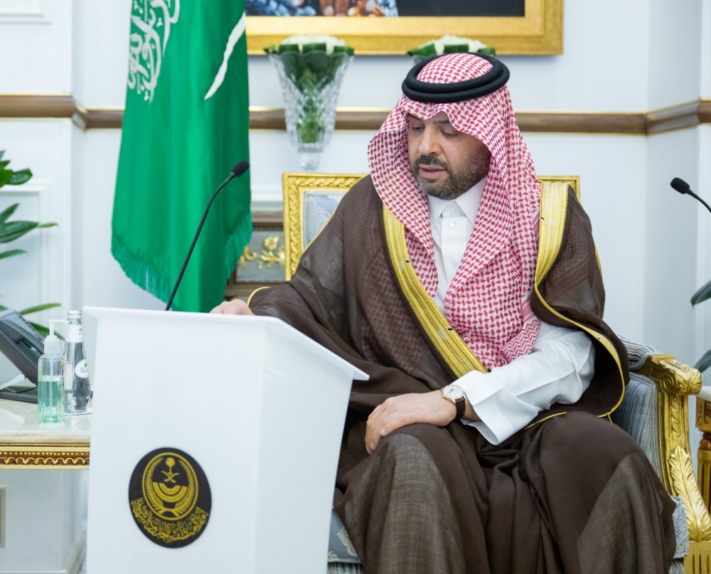 أمير الحدود الشمالية يدشّن مشروعات بلدية وتنموية بقيمة 64 مليون ريال
