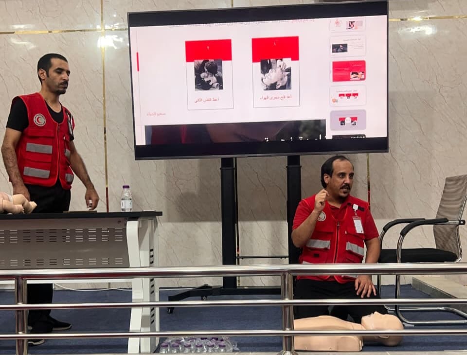 فرع هيئة الهلال الأحمر السعودي بمنطقة الحدود الشمالية يقيم دورة سفراء الحياة بمحافظة العويقيلة