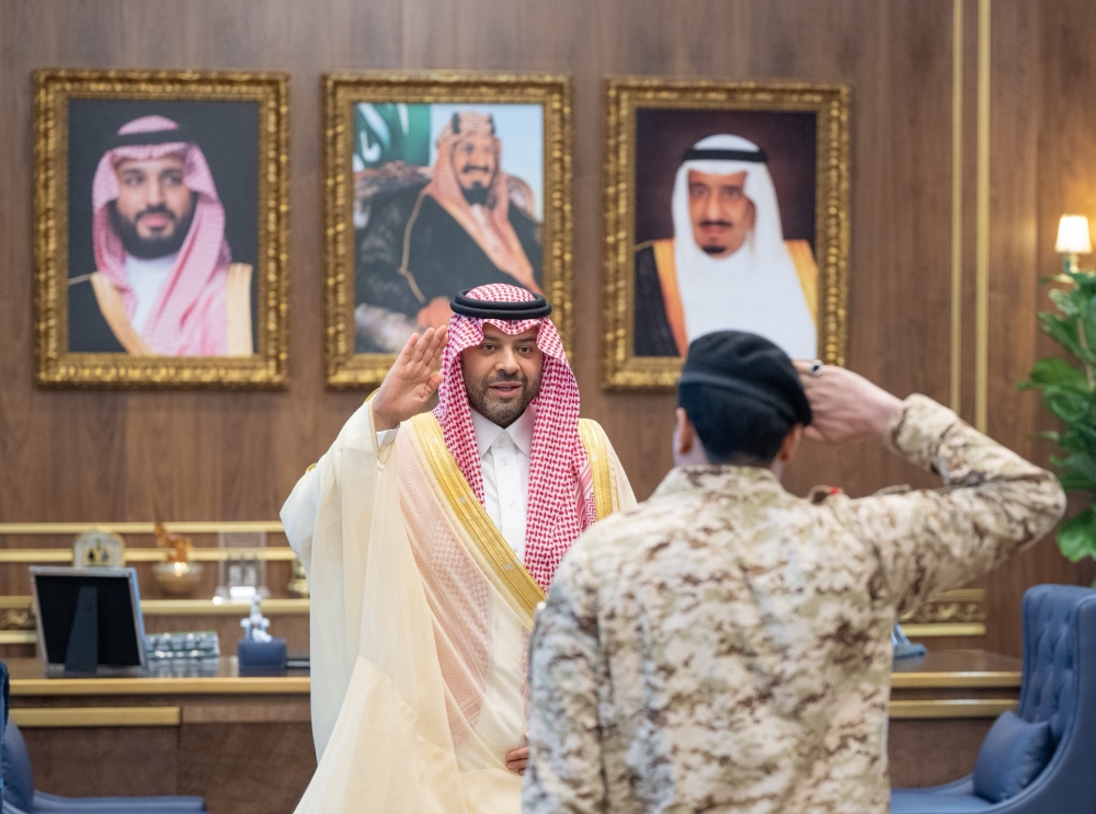 سمو أمير منطقة الحدود الشمالية يستقبل قائد لواء الملك عبدالله الآلي بالحرس الوطني المعين حديثاً