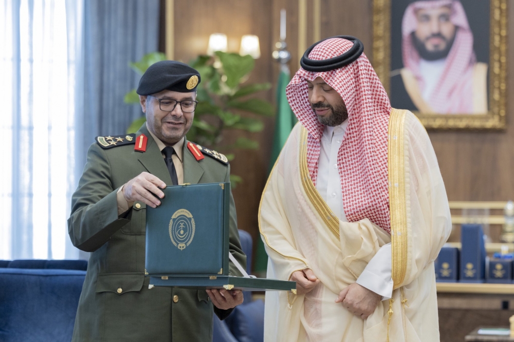 سمو أمير الحدود الشمالية يتسلََّم التقرير السنوي للسجون