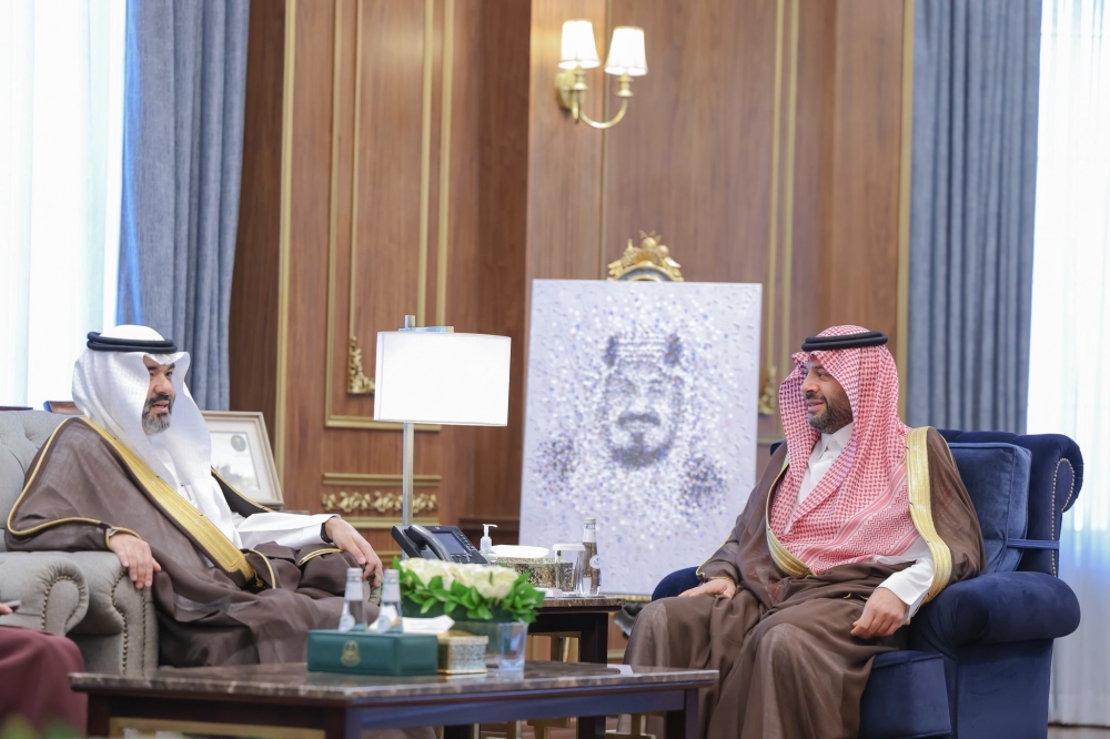 سمو أمير الحدود الشمالية يستقبل وزير الاتصالات ويعقدُ اجتماعًا لمناقشة المبادرات التقنية بالمنطقة