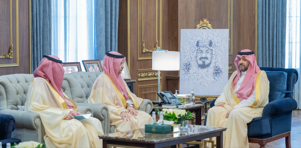 سمو أمير الحدود الشمالية يستقبل مدير مركز هيئة الصحة العامة المكلّف بالمنطقة