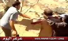 عاجل ... فيديو جديد للقذافي لحظة القبض عليه وإخراجه من الحفرة .. وفيديو آخر يقول القذافي فيه للثوار حرام عليكم ماتعرفون الحرام