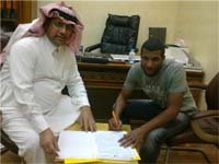 خالد عزيز يوقع لنادي النصر لمدة عامان ونصف