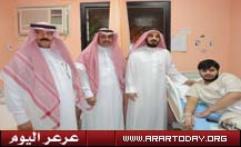 في الوقت الذي رفض فيه مدير الشئون الصحية التعامل مع الصحف الالكترونية نائب رئيس لجنة اصدقاء المرضى ثاني بطي وعضو اللجنة منيف الدهمشي يشيدون بالصحافة الالكترونية ويشيدون بتميز عرعر اليوم ... لجنة أصدقاء المرضى تقوم بزيارة المرضى المنومين بمستشفيات عرعر