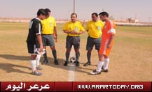 نادي عرعر يصعق نادي الصمود بخماسية ويطير لملاقاة التضامن وفي لفته تعكس الروح الرياضية أخصائي العلاج بنادي عرعر يعالج أحد لاعبي الصمود بعد إصابته ( تغطية مصورة )