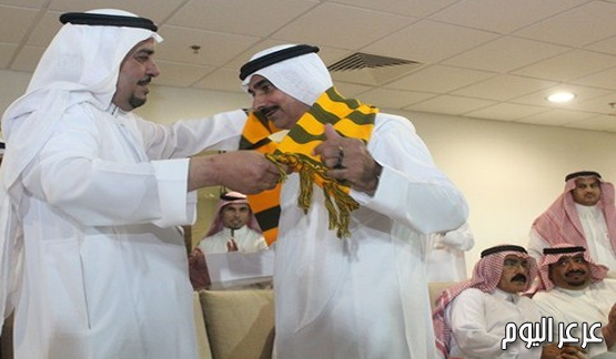 تكريم رئيس أعضاء شرف نادي عرعر ناصر العديلي تقديراً لجهودة بدعم الأندية الرياضية ( صور )