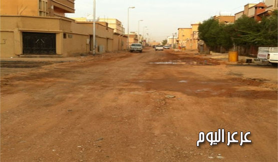 أمانة المنطقة تستعرض إنجازاتها .. وأهالي حي العزيزية بمعاناة منذ خمسة أشهر مع التراب والطين