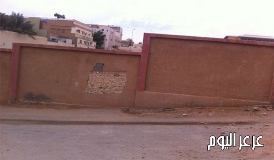 هدم جزء من سور بمقبرة بحي العزيزية ومطالبات بسرعة التدخل