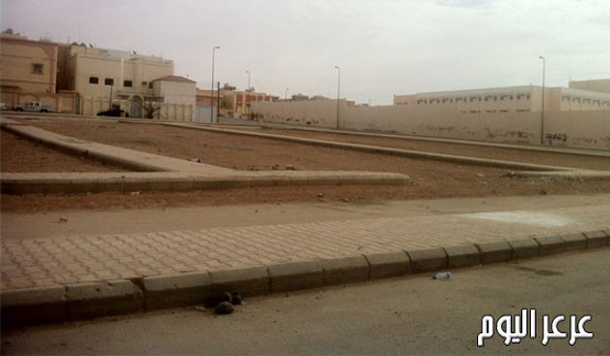 مواطنون لعرعر اليوم : أرصفة حي الصالحية ( تضايقنا ) وغير مستفاد منها ونطالب بإيجاد حلول لها